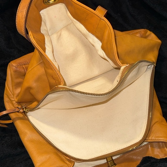 Margot Yellow Leather Shoulder Bag with Hobo Design - Picture 9 of 12